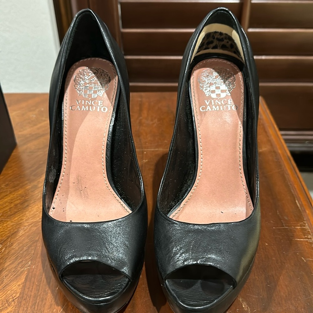 Preowned Vince Camuto platform shoes